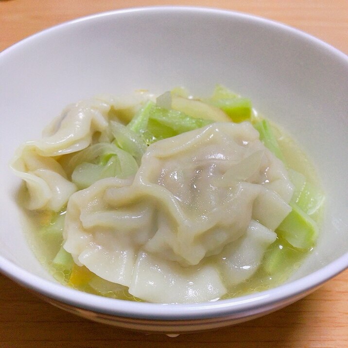 生姜とブロッコリーの茎の餃子スープ